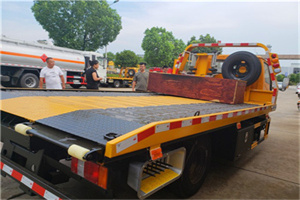 吉木萨尔附近拖车电话号码服务